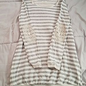 LAST CHANCE -Sweater tunic with lace elbow patches